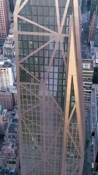 พ่อค้าปลาธรรมดา
เป็นบอสใหญ่ตัวจริง