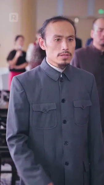 พ่อค้าปลาธรรมดา
เป็นบอสใหญ่ตัวจริง