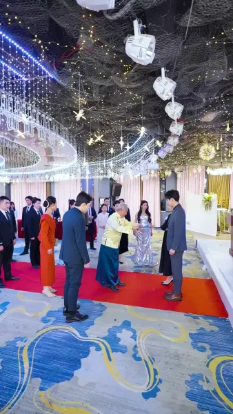 เรื่องรักกุหลาบไฟ(พากย์ไทย)