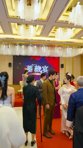 เรื่องรักกุหลาบไฟ(พากย์ไทย)