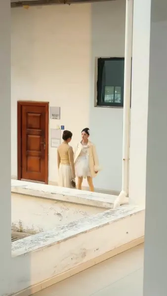 หงส์ขาวกับทะเลพิศวาส