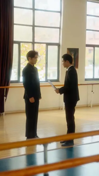 หงส์ขาวกับทะเลพิศวาส