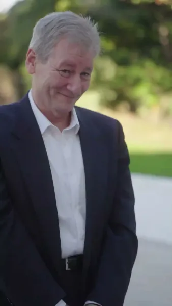 (พากย์เสียง) คุณพ่อลับๆ ของเจ้าตัวแสบ