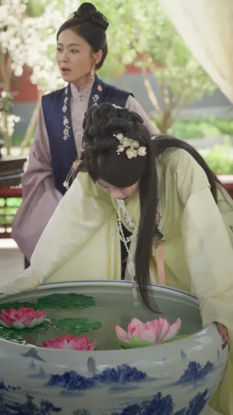 เพลิงแค้นใต้ม่านวังหลวง