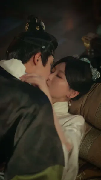 เพลิงแค้นใต้ม่านวังหลวง