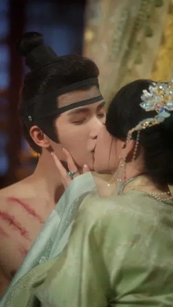 เพลิงแค้นใต้ม่านวังหลวง