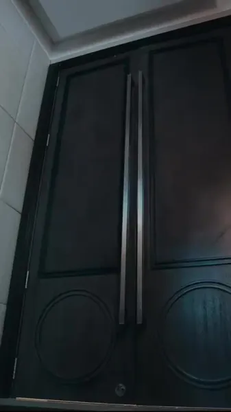 สามีที่ดูเย็นชา ทิ้งหน้ากากแล้วจูบฉันจนต้องน้ำตาซึม