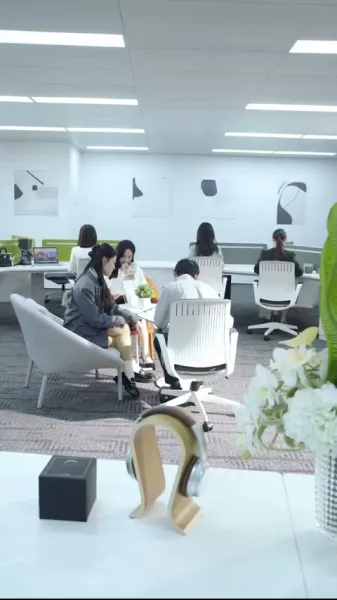 สามีที่ดูเย็นชา ทิ้งหน้ากากแล้วจูบฉันจนต้องน้ำตาซึม