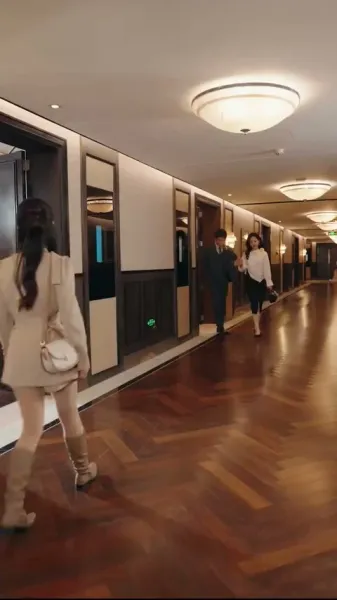 สามีที่ดูเย็นชา ทิ้งหน้ากากแล้วจูบฉันจนต้องน้ำตาซึม