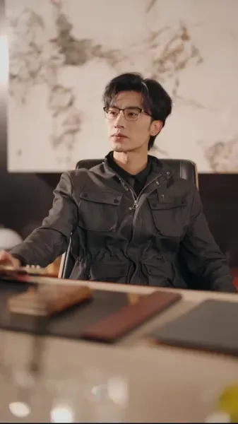 สามีที่ดูเย็นชา ทิ้งหน้ากากแล้วจูบฉันจนต้องน้ำตาซึม