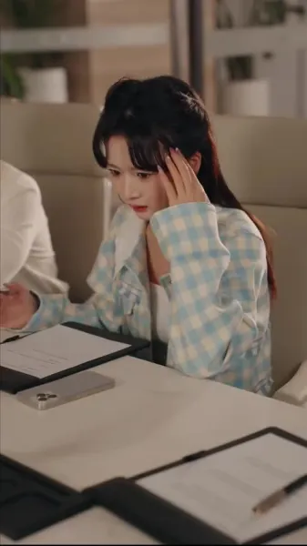 สามีที่ดูเย็นชา ทิ้งหน้ากากแล้วจูบฉันจนต้องน้ำตาซึม