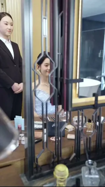 สามีที่ดูเย็นชา ทิ้งหน้ากากแล้วจูบฉันจนต้องน้ำตาซึม