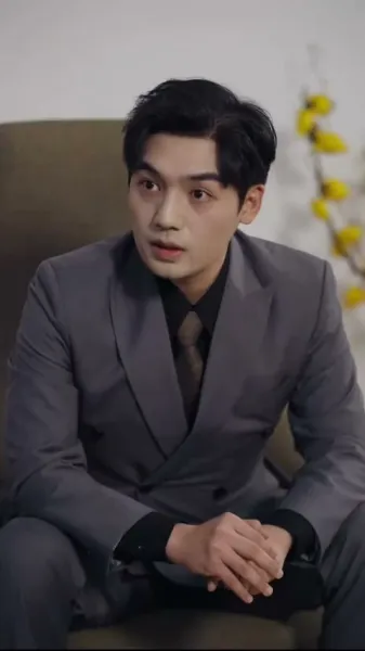 สามีที่ดูเย็นชา ทิ้งหน้ากากแล้วจูบฉันจนต้องน้ำตาซึม