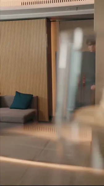 สามีที่ดูเย็นชา ทิ้งหน้ากากแล้วจูบฉันจนต้องน้ำตาซึม