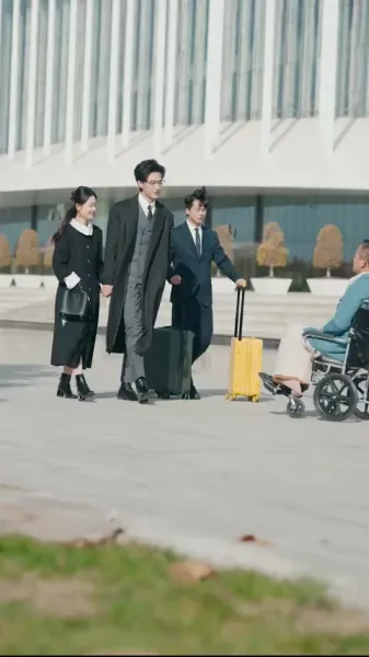 สามีที่ดูเย็นชา ทิ้งหน้ากากแล้วจูบฉันจนต้องน้ำตาซึม