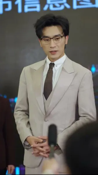 สามีที่ดูเย็นชา ทิ้งหน้ากากแล้วจูบฉันจนต้องน้ำตาซึม