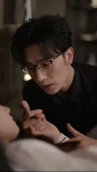 สามีที่ดูเย็นชา ทิ้งหน้ากากแล้วจูบฉันจนต้องน้ำตาซึม