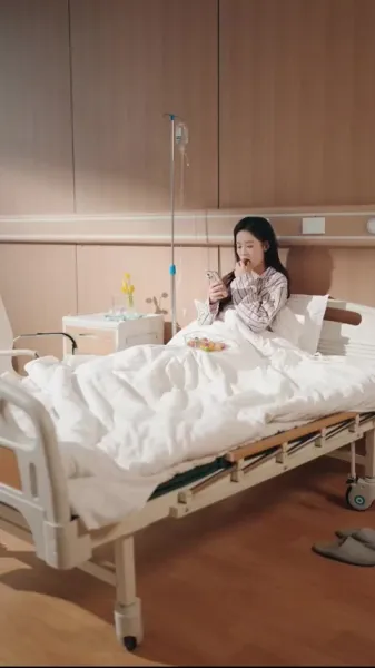 สามีที่ดูเย็นชา ทิ้งหน้ากากแล้วจูบฉันจนต้องน้ำตาซึม