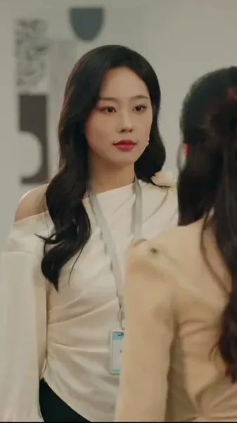 สามีที่ดูเย็นชา ทิ้งหน้ากากแล้วจูบฉันจนต้องน้ำตาซึม