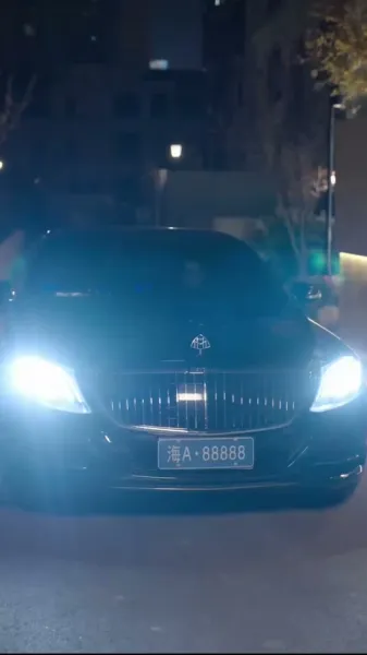 สามีที่ดูเย็นชา ทิ้งหน้ากากแล้วจูบฉันจนต้องน้ำตาซึม