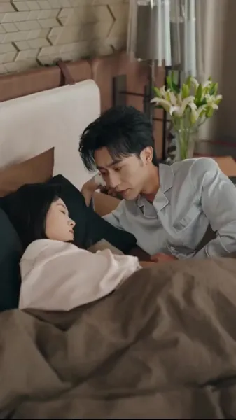 สามีที่ดูเย็นชา ทิ้งหน้ากากแล้วจูบฉันจนต้องน้ำตาซึม