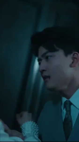 สามีที่ดูเย็นชา ทิ้งหน้ากากแล้วจูบฉันจนต้องน้ำตาซึม