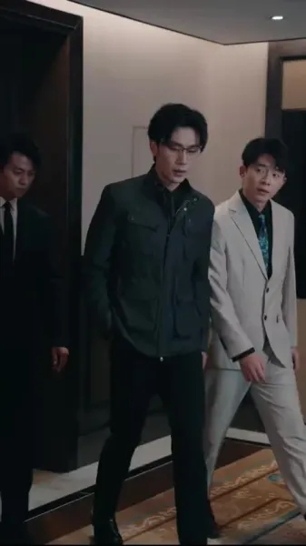 สามีที่ดูเย็นชา ทิ้งหน้ากากแล้วจูบฉันจนต้องน้ำตาซึม