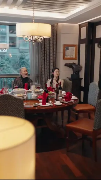 สามีที่ดูเย็นชา ทิ้งหน้ากากแล้วจูบฉันจนต้องน้ำตาซึม