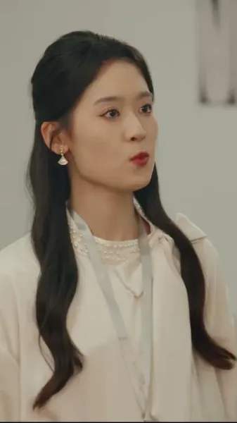 สามีที่ดูเย็นชา ทิ้งหน้ากากแล้วจูบฉันจนต้องน้ำตาซึม