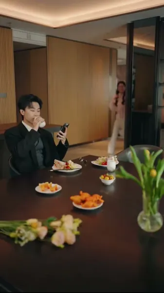 สามีที่ดูเย็นชา ทิ้งหน้ากากแล้วจูบฉันจนต้องน้ำตาซึม