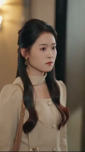 สามีที่ดูเย็นชา ทิ้งหน้ากากแล้วจูบฉันจนต้องน้ำตาซึม