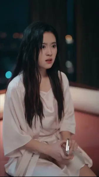 สามีที่ดูเย็นชา ทิ้งหน้ากากแล้วจูบฉันจนต้องน้ำตาซึม