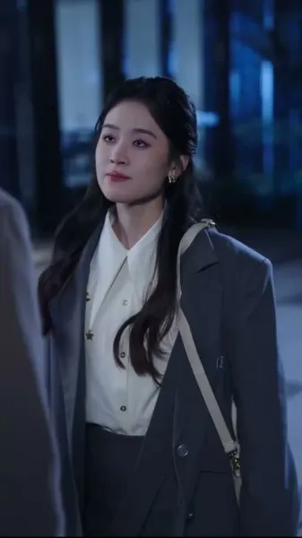 สามีที่ดูเย็นชา ทิ้งหน้ากากแล้วจูบฉันจนต้องน้ำตาซึม