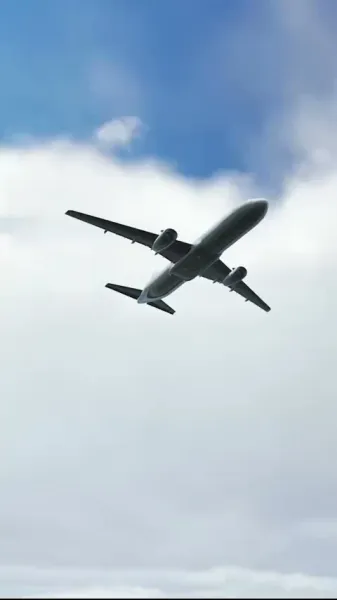 สามีที่ดูเย็นชา ทิ้งหน้ากากแล้วจูบฉันจนต้องน้ำตาซึม