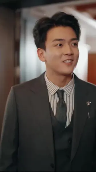 สามีที่ดูเย็นชา ทิ้งหน้ากากแล้วจูบฉันจนต้องน้ำตาซึม