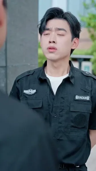 ตำนานลิ้มยิ้ม：เริ่มต้นด้วยงานประจำ