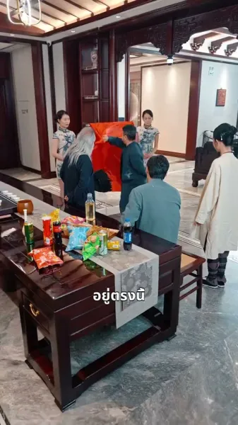 ตำนานลิ้มยิ้ม：เริ่มต้นด้วยงานประจำ