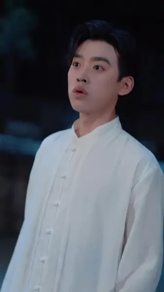 ตำนานลิ้มยิ้ม：เริ่มต้นด้วยงานประจำ