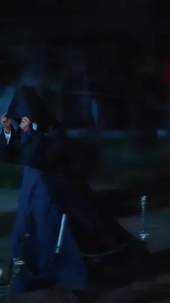 ตำนานลิ้มยิ้ม：เริ่มต้นด้วยงานประจำ