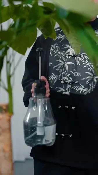 ตำนานลิ้มยิ้ม：เริ่มต้นด้วยงานประจำ