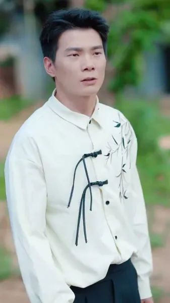 ตำนานลิ้มยิ้ม：เริ่มต้นด้วยงานประจำ