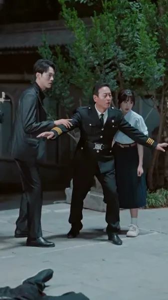 ตำนานลิ้มยิ้ม：เริ่มต้นด้วยงานประจำ