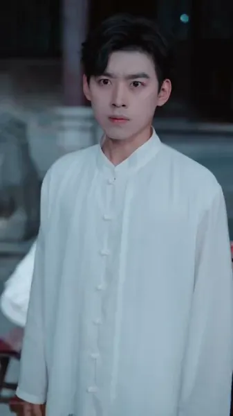 ตำนานลิ้มยิ้ม：เริ่มต้นด้วยงานประจำ