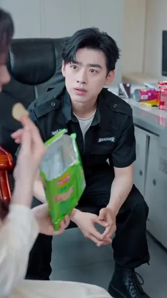 ตำนานลิ้มยิ้ม：เริ่มต้นด้วยงานประจำ