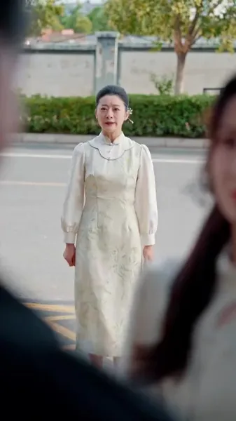 ตำนานลิ้มยิ้ม：เริ่มต้นด้วยงานประจำ