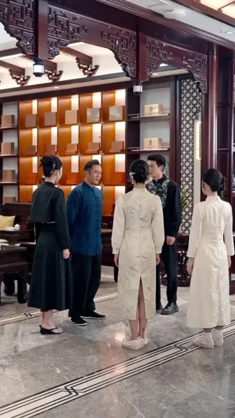 ตำนานลิ้มยิ้ม：เริ่มต้นด้วยงานประจำ