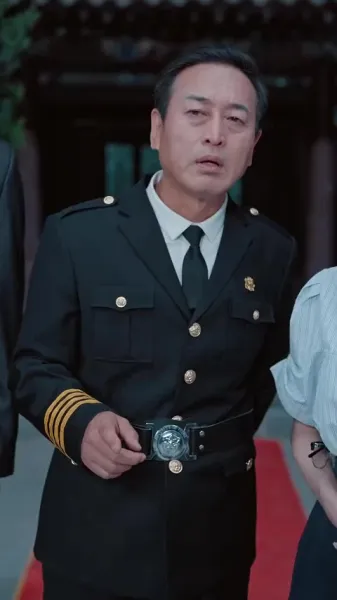 ตำนานลิ้มยิ้ม：เริ่มต้นด้วยงานประจำ