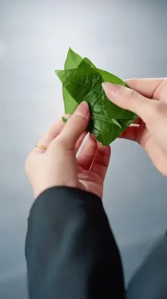 ตำนานลิ้มยิ้ม：เริ่มต้นด้วยงานประจำ