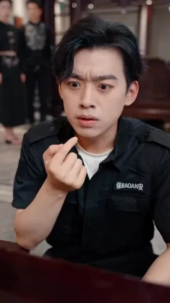 ตำนานลิ้มยิ้ม：เริ่มต้นด้วยงานประจำ