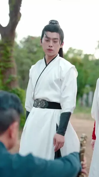 ตำนานลิ้มยิ้ม：เริ่มต้นด้วยงานประจำ